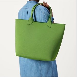 NWT Rothy’s Lightweight Tote - Leaf Green